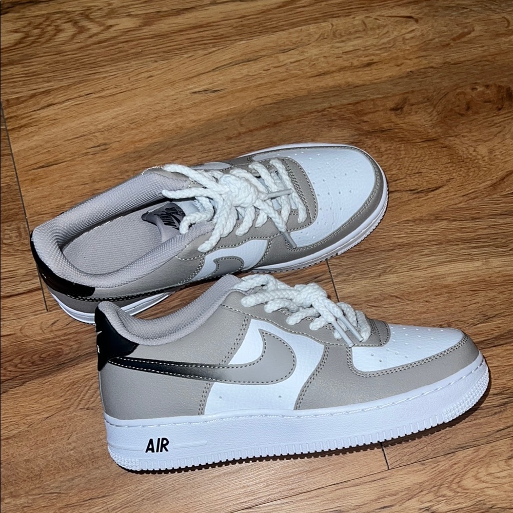 Nike Air Low-Top Sneakers in White and Tan